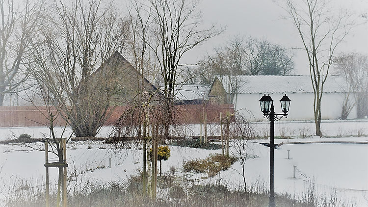 Zimowy krajobraz widoczny z okien Dworu pod Kasztanowcami